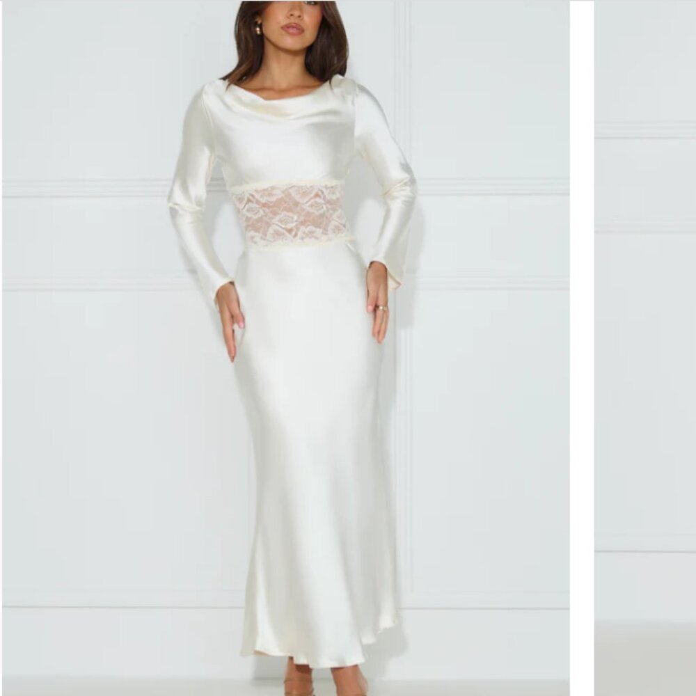 Perfect dress for bridal events/photos.